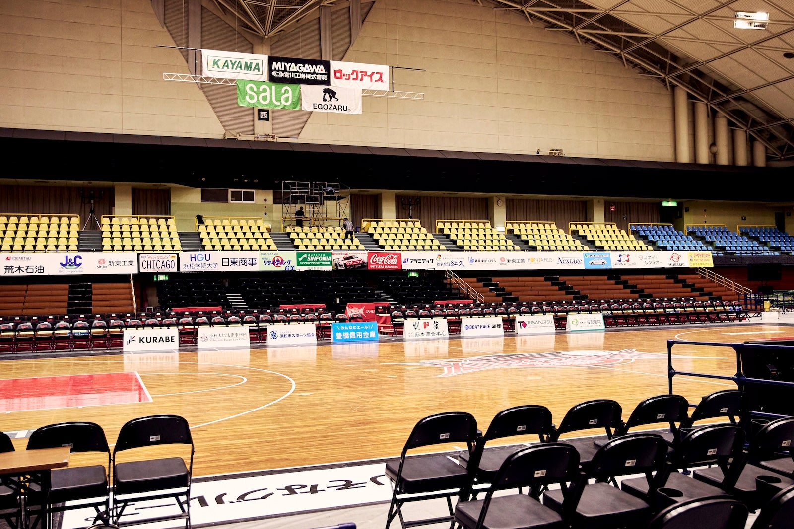 BEHIND THE BENCH 1ST 画像